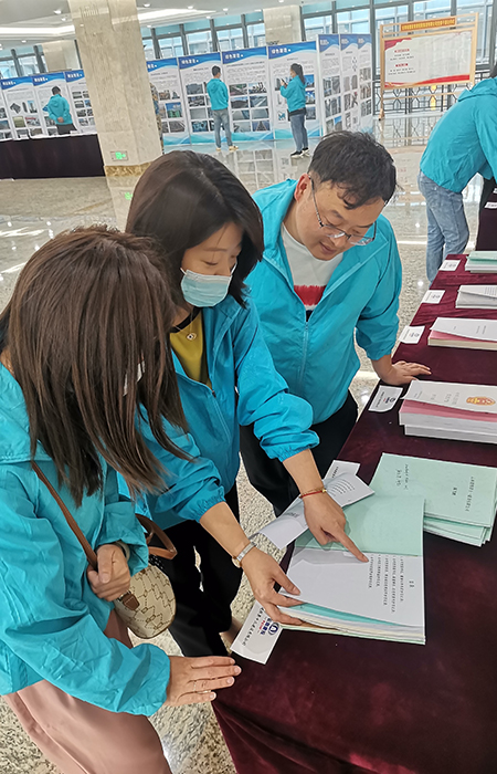 xiao 認真學(xué)習(xí)、翻閱新《安全法》15.jpg